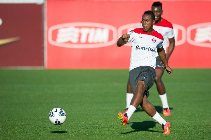 Inter consegue prorrogar contrato de Wellington Martins