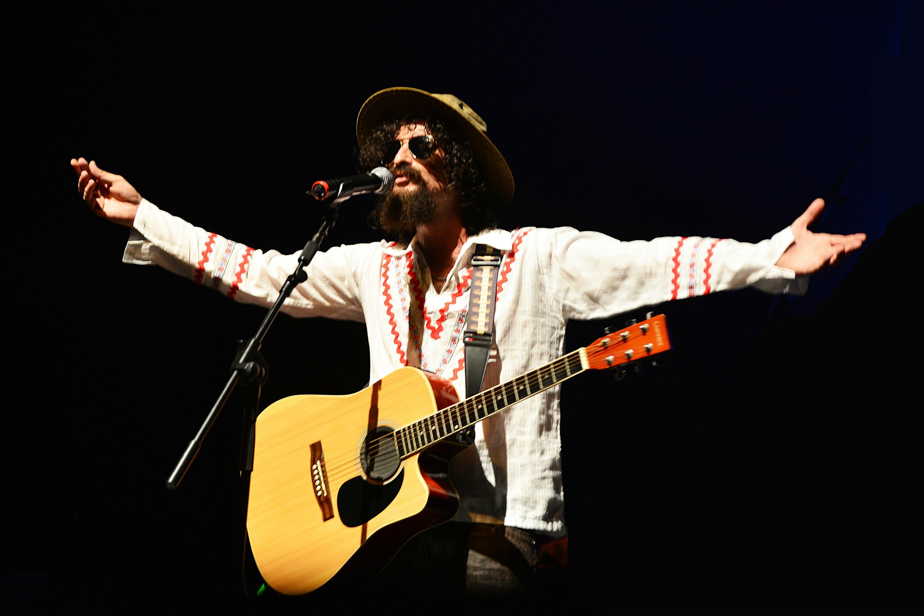 Renato Ign&aacute;cio j&aacute; vivia Raul em banda h&aacute; seis anos