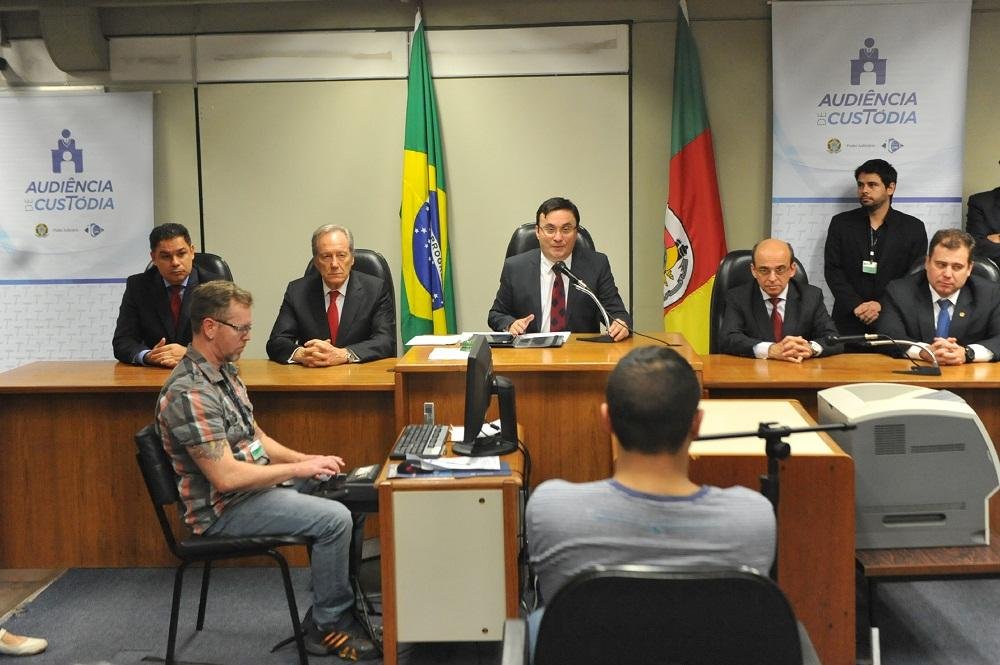Projeto pretende humanizar julgamentos judici&aacute;rios e reduzir despesas com encarceramento por crimes brandos