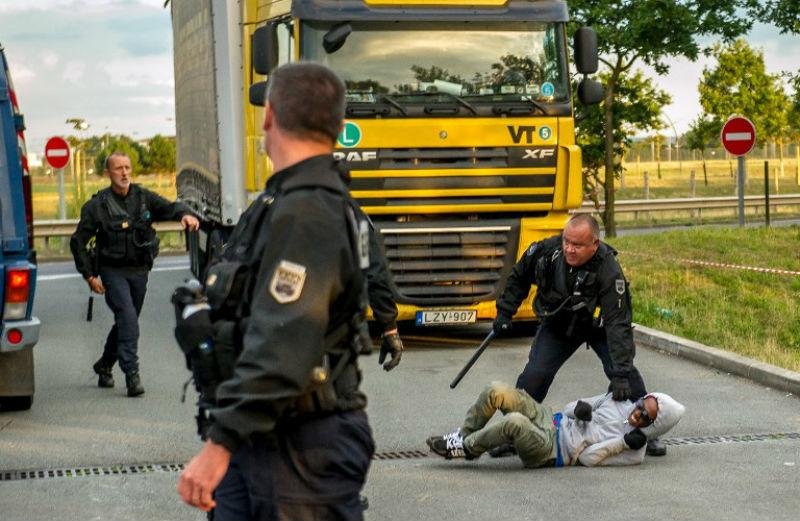 Imigrantes tentam chegar at&eacute; Gr&atilde;-Bretanha para melhores condi&ccedil;&otilde;es de vida 