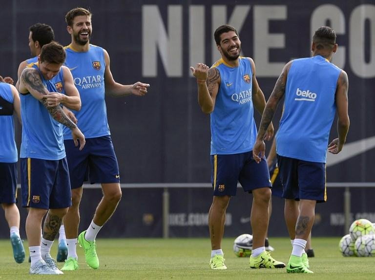 Neymar volta a treinar com Barcelona ap&oacute;s f&eacute;rias 