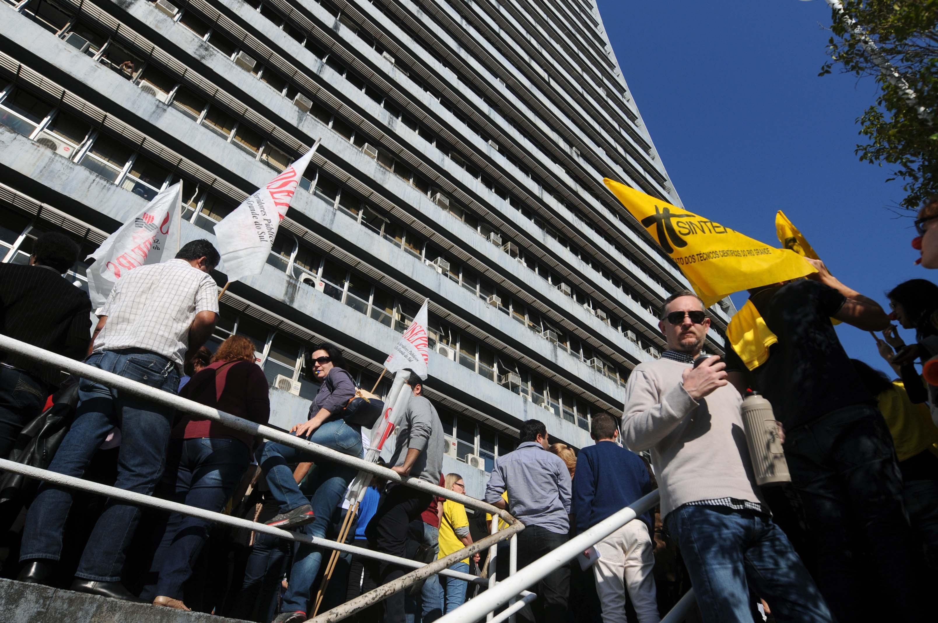 Categoria pretende atuar em per&iacute;odos reduzidos at&eacute; assembleia em 18 de agosto