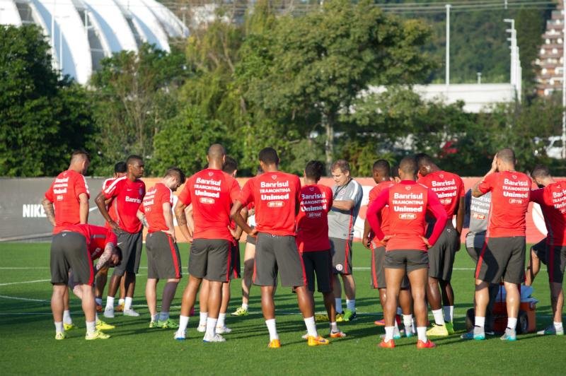 T&eacute;cnico do Inter minimiza sa&iacute;das do elenco
