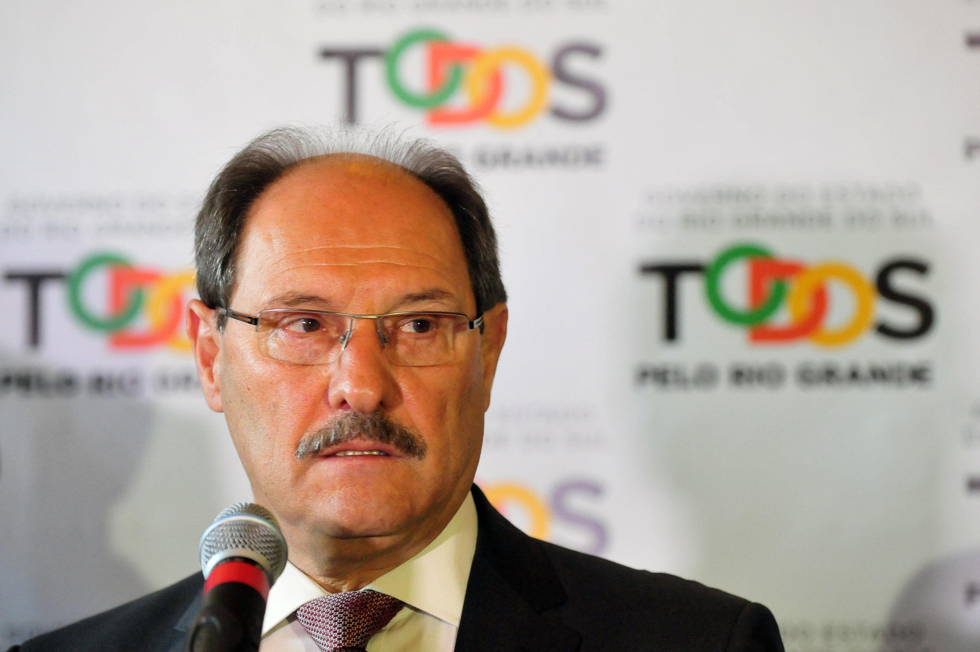 Governador anunciou parcelamento de sal&aacute;rios nessa sexta