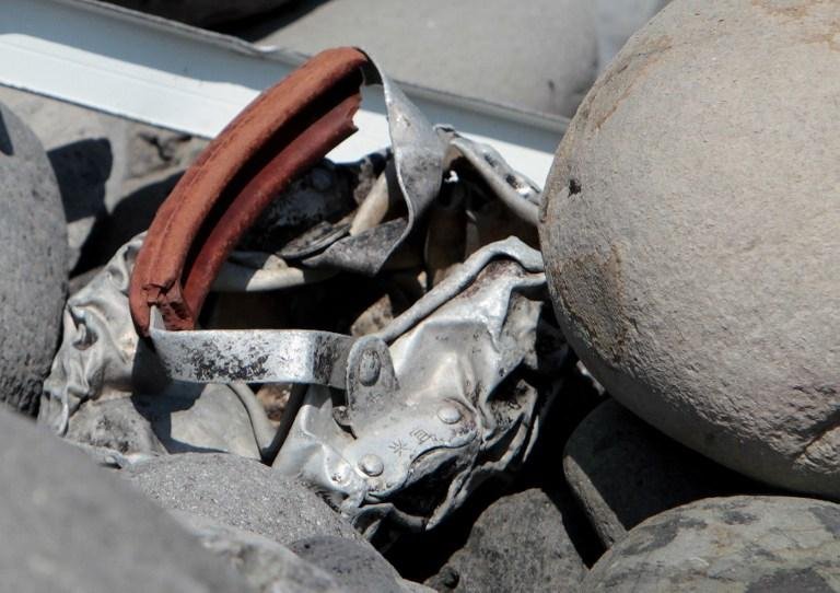 Novos peda&ccedil;os de metal encontrados em ilha que investiga sobre MH370