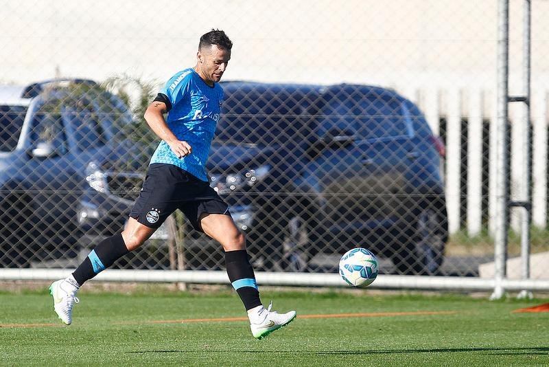 Gr&ecirc;mio acredita que Bob&ocirc; estar&aacute; &agrave; disposi&ccedil;&atilde;o para o Gre-Nal
