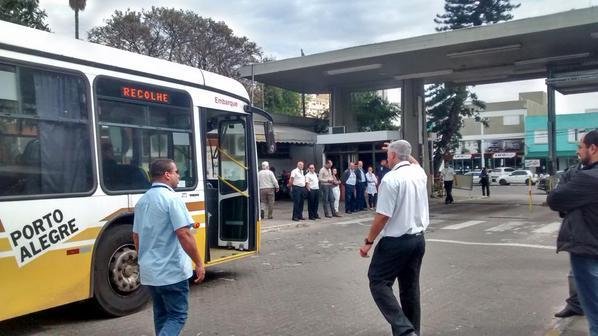 &Ocirc;nibus da Carris voltam a operar em Porto Alegre