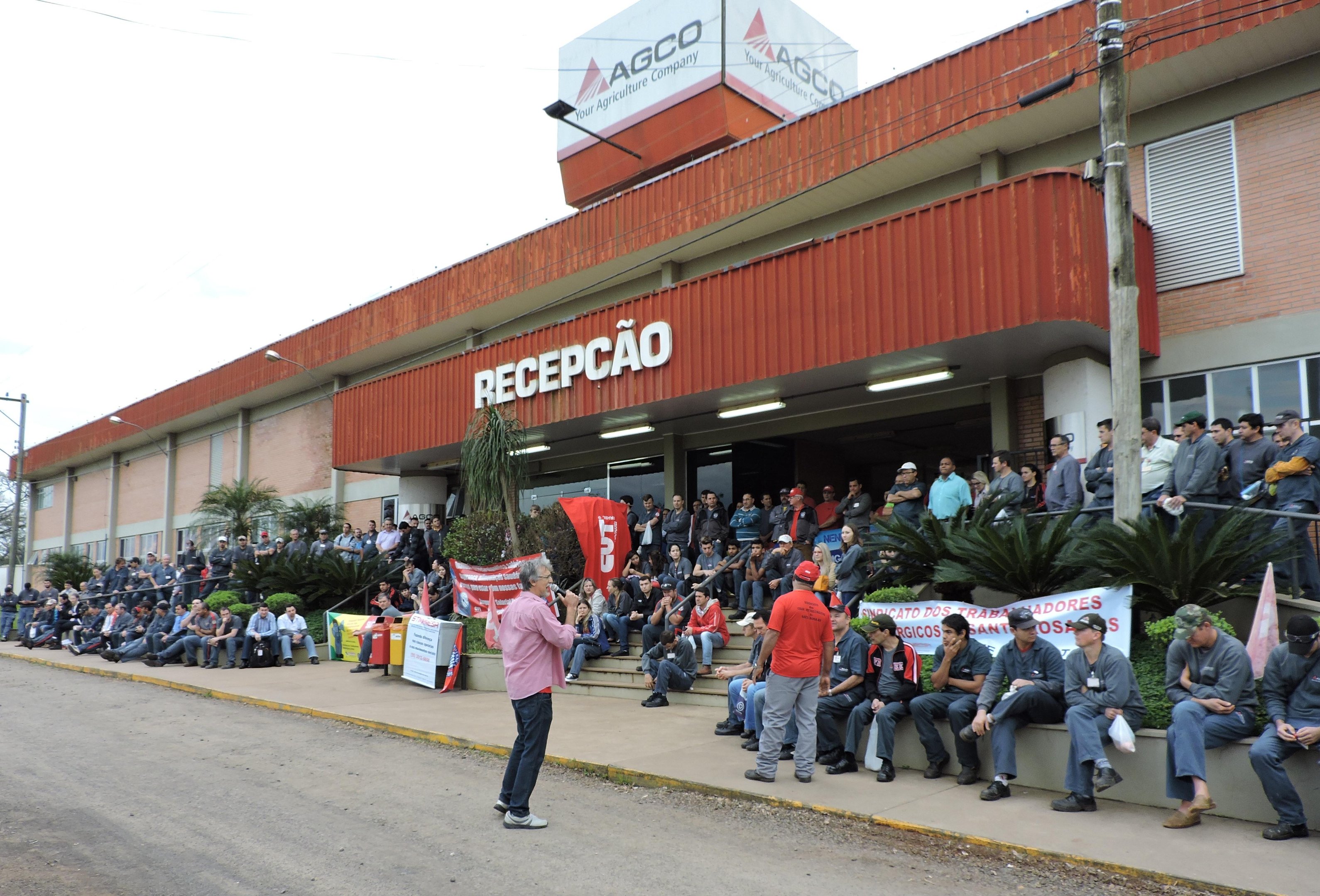 Metal&uacute;rgicos da AGCO em Santa Rosa decretam estado de greve