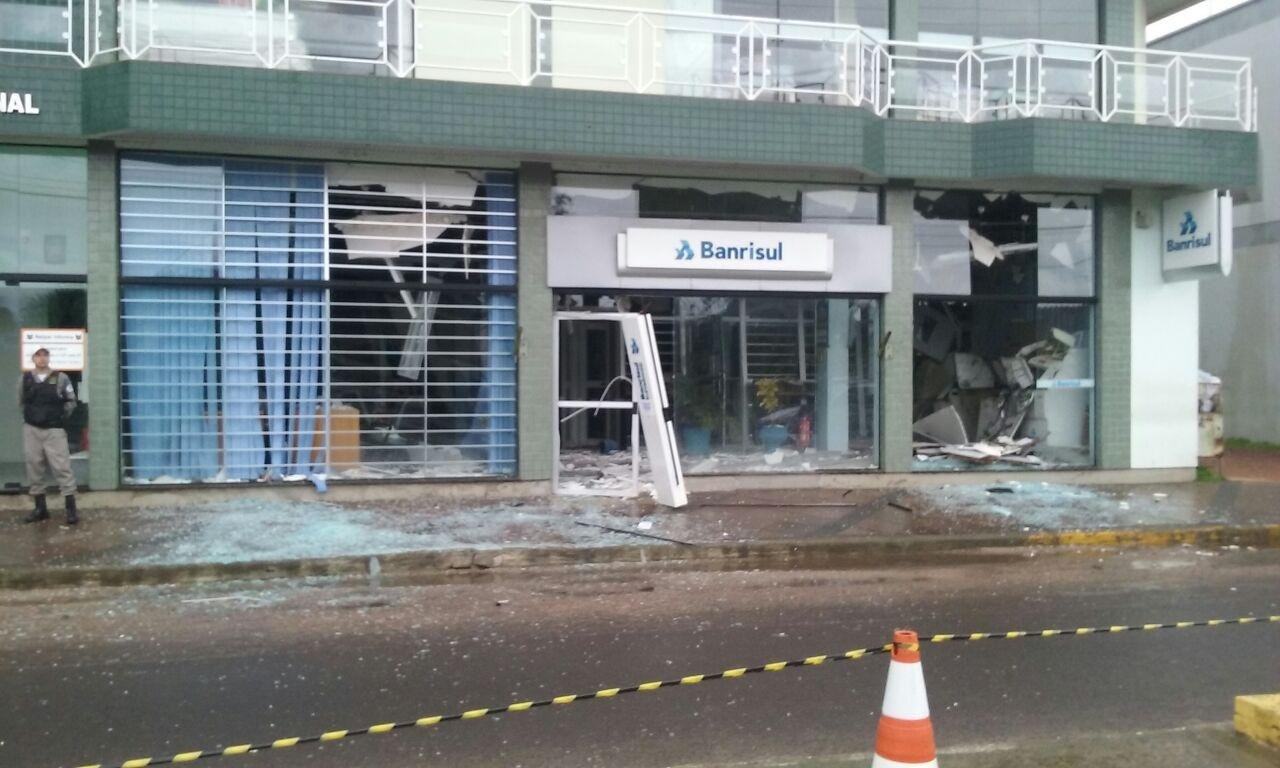 Quadrilha explode ag&ecirc;ncia banc&aacute;ria em Palmares do Sul 