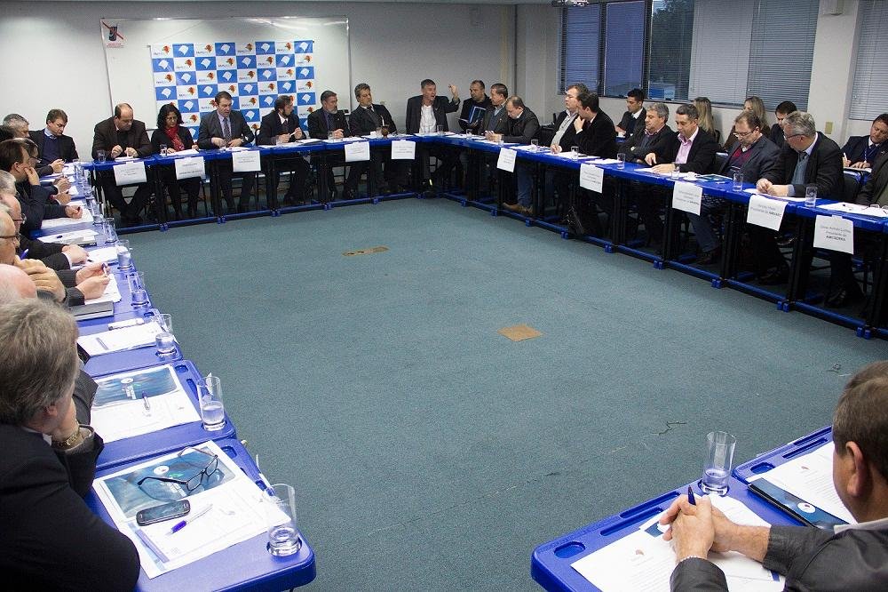 Famurs adia posicionamento sobre reajuste de ICMS