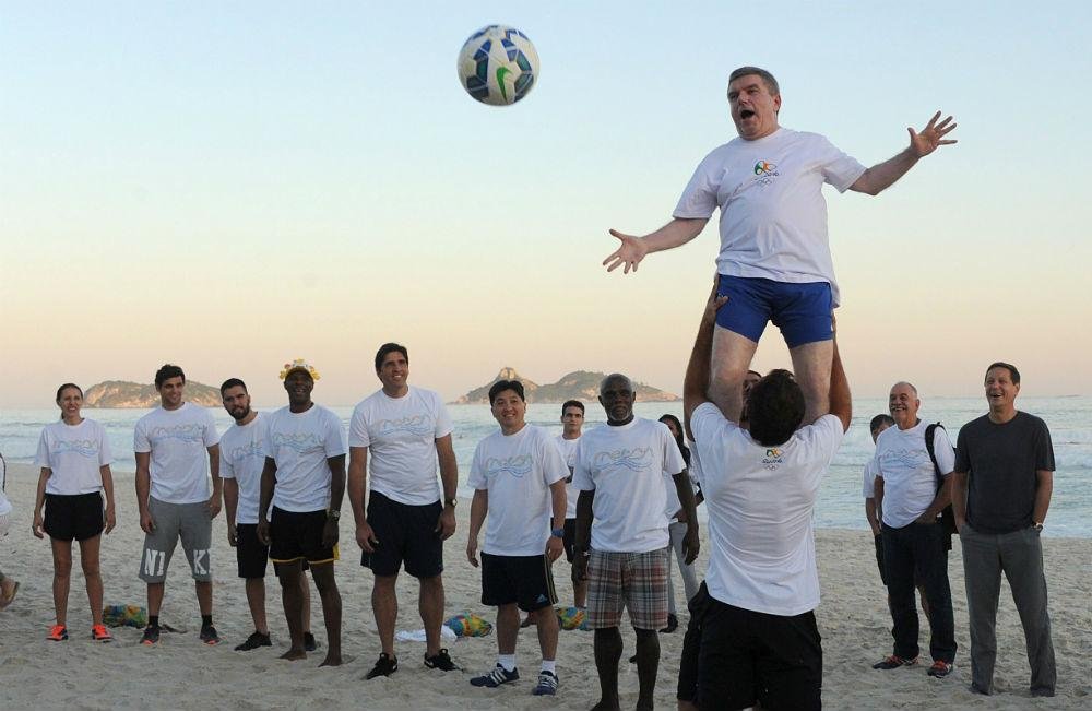 Thomas Bach, que bateu bola na barra, inaugurar&aacute; contagem regressiva