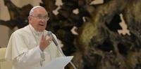 Papa diz que divorciados que voltam a se casar não devem ser excomungados