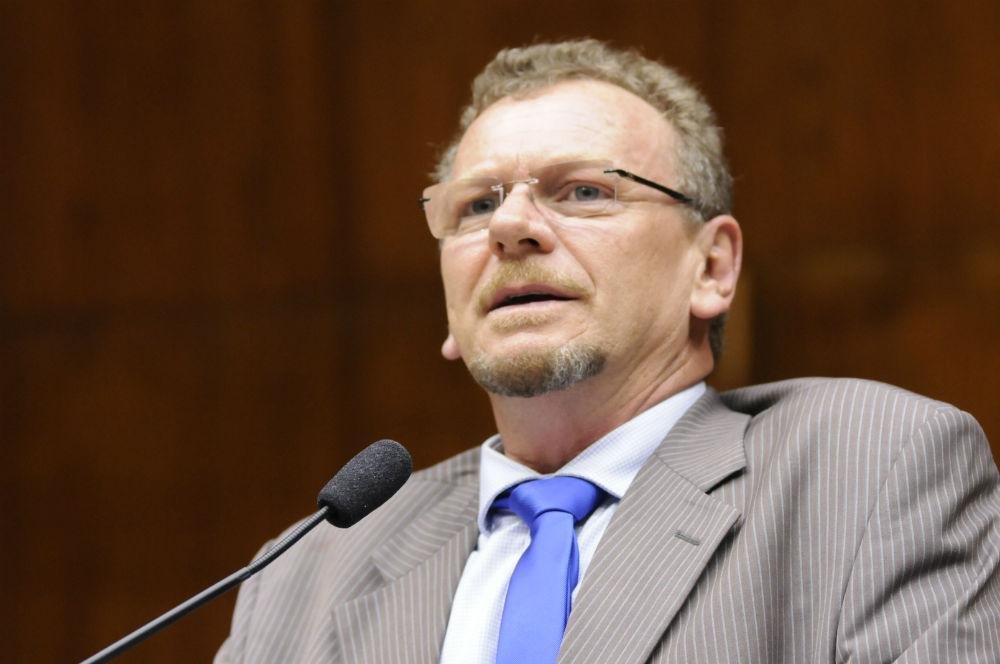 Luiz Fernando Mainardi, l&iacute;der da bancada do PT, declarou que esse &eacute; um gesto da oposi&ccedil;&atilde;o para mostrar ao governo que &eacute; poss&iacute;vel manter os sal&aacute;rios em dia