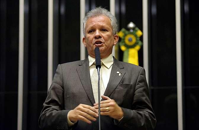 L&iacute;der na Casa, Andr&eacute; Figueiredo criticou classifica&ccedil;&atilde;o de parlamentares como "infi&eacute;is"