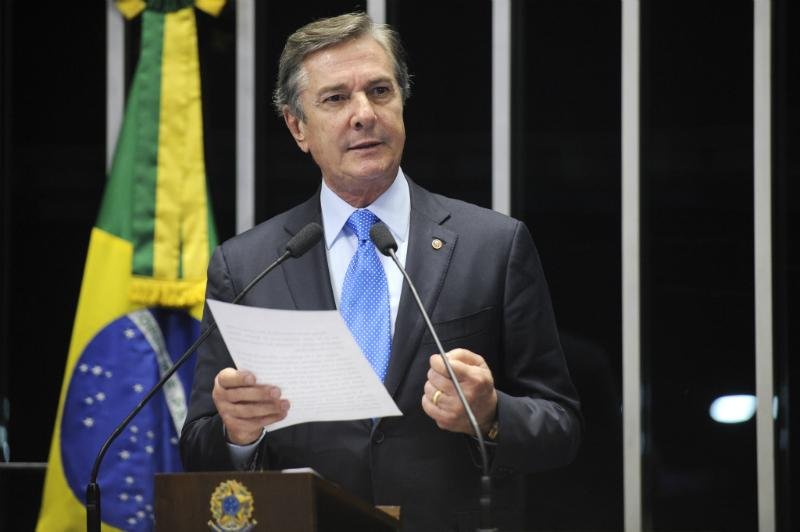 Collor xinga Janot no Senado 