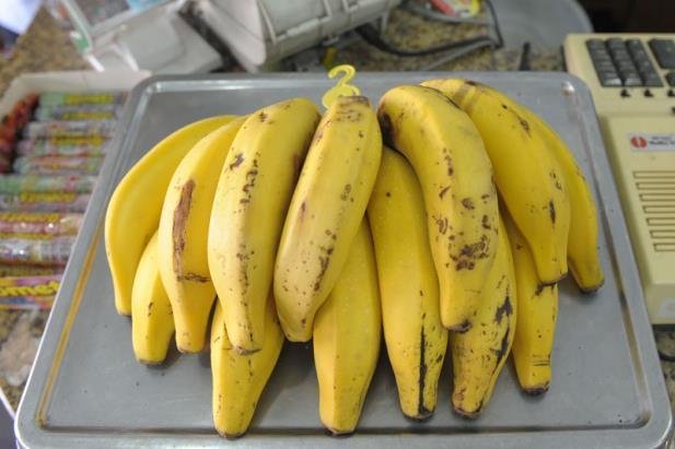 Oito produtos essenciais apresentaram queda na avalia&ccedil;&atilde;o mensal, sendo a banana o principal deles
