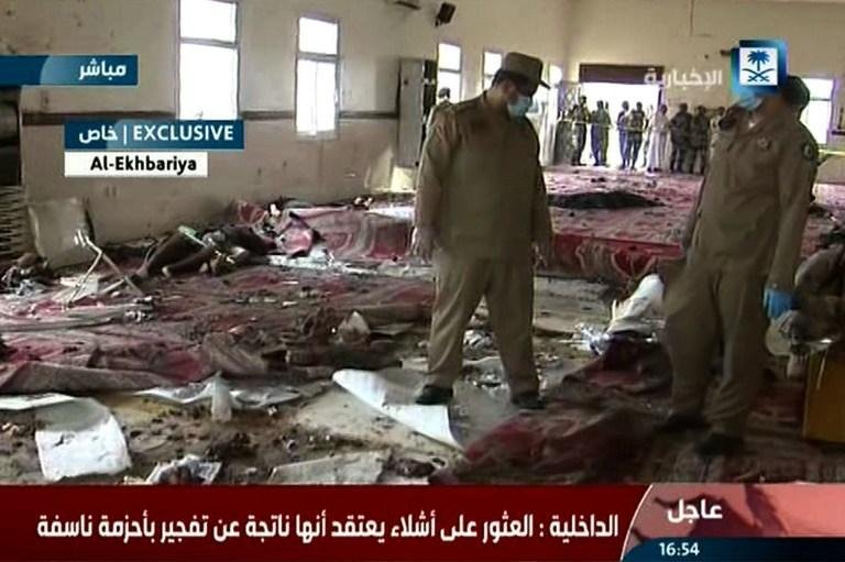 Atentado do EI contra pol&iacute;cia deixa 15 mortos em mesquita saudita