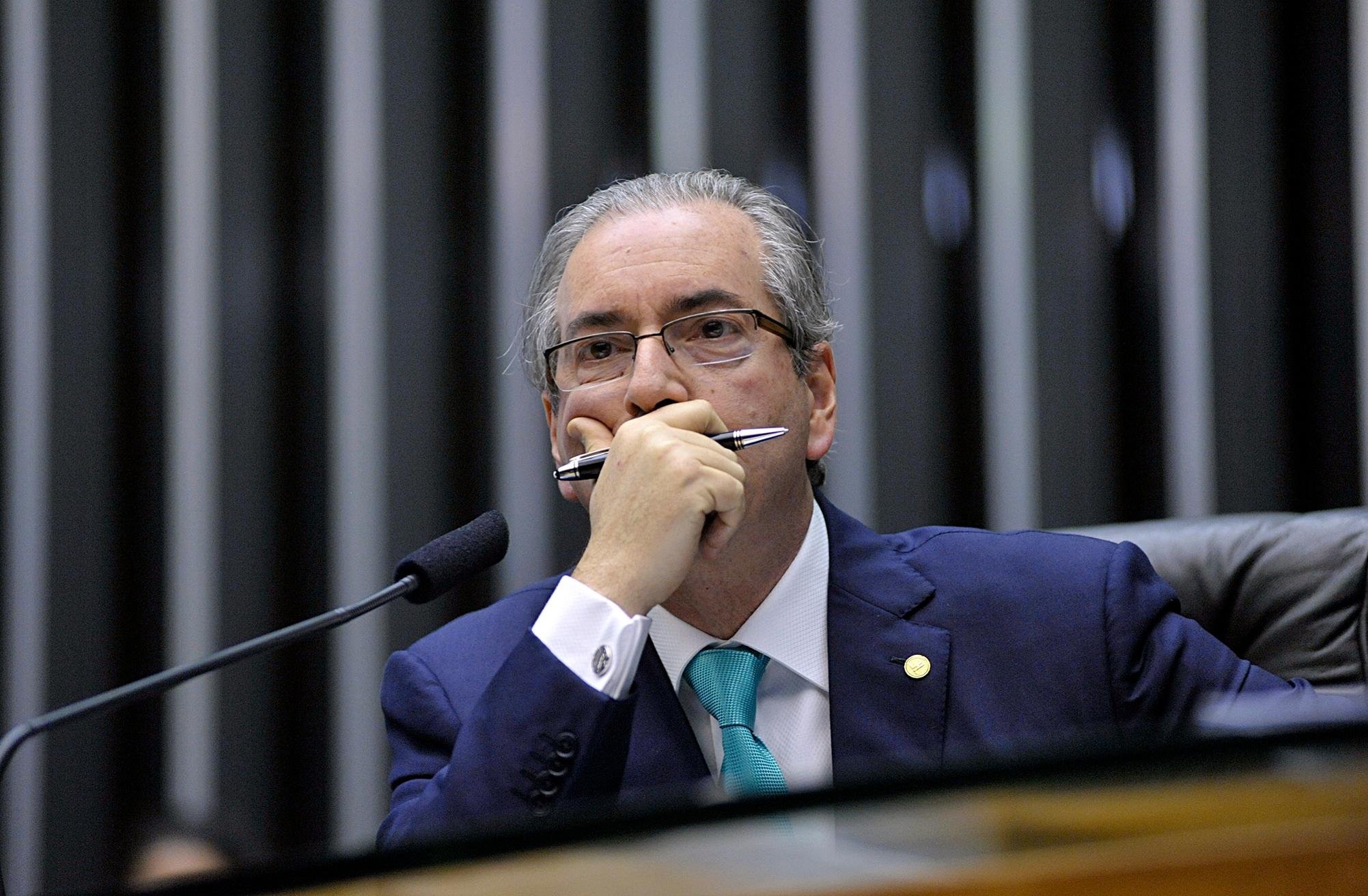 Cunha arquiva quatro pedidos de impeachment contra presidente Dilma