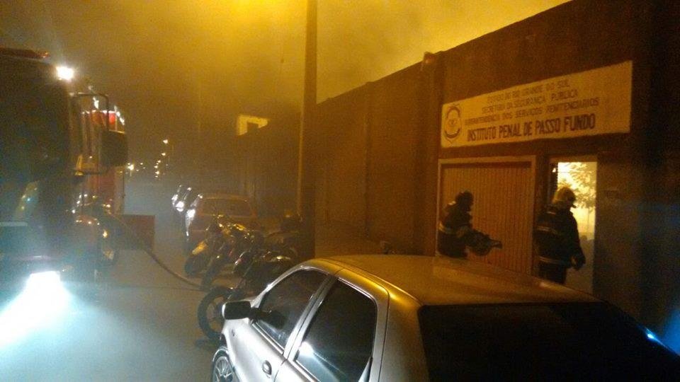 Fogo pode ter sido causado por curto-circuito na rede el&eacute;trica
