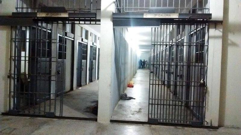 Objetivo da a&ccedil;&atilde;o &eacute; apreender poss&iacute;veis materiais il&iacute;citos escondidos nas celas