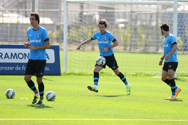 Treino de finaliza&ccedil;&otilde;es indica Gr&ecirc;mio sem surpresas no Gre-Nal 