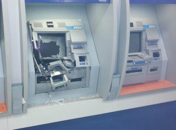 Criminosos usaram picareta para quebrar caixa eletr&ocirc;nico em Novo Hamburgo