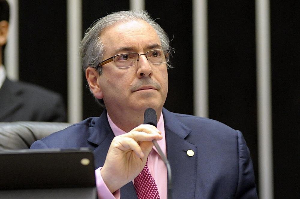 Presidente da C&acirc;mara recorreu &agrave;s redes sociais negando que a a&ccedil;&atilde;o tenha sido encomendada por ele