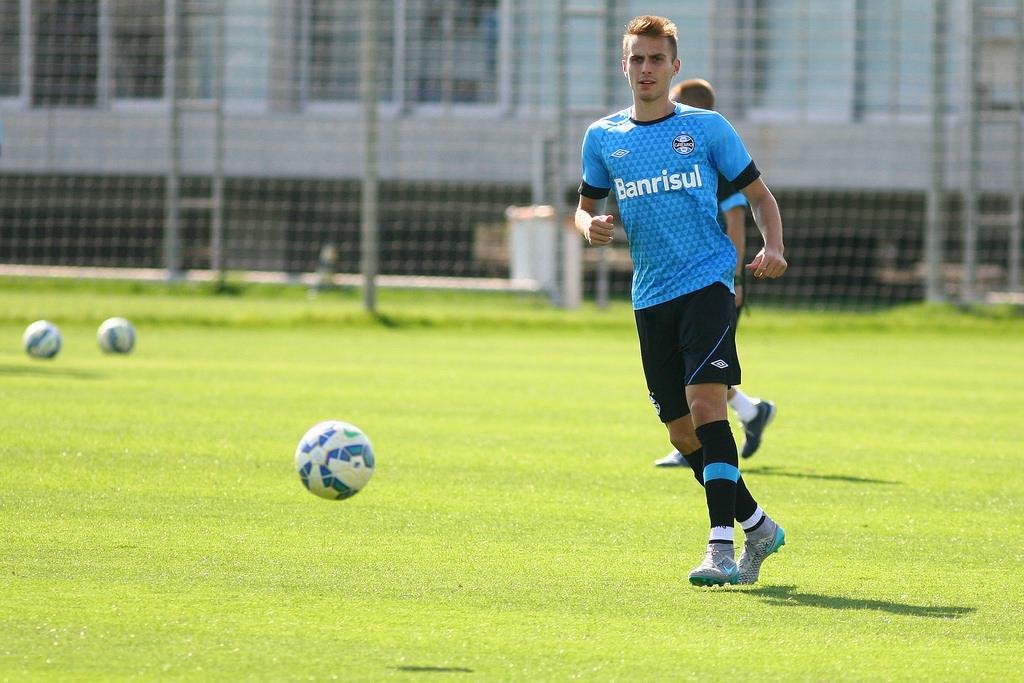 Bressan treina no Gr&ecirc;mio desde a &uacute;ltima semana