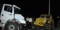 Bandidos roubaram malotes e ainda incendiaram veículos para cobrir a fuga na RS 235