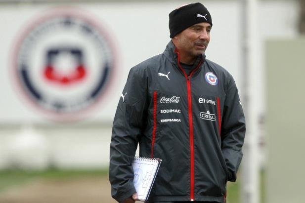 Jorge Sampaoli fica no comando da sele&ccedil;&atilde;o chilena