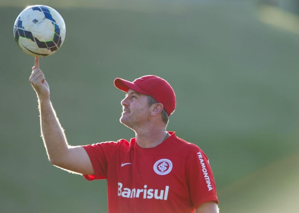 Odair Hellmann far&aacute; o segundo jogo como t&eacute;cnico interino do Inter contra o Fluminense