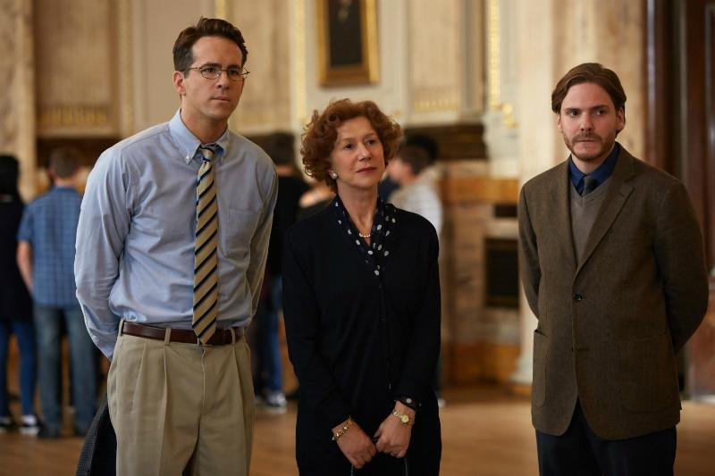 Resgatar a fortuna da fam&iacute;lia &eacute; miss&atilde;o de Helen Mirren e Ryan Reynolds 