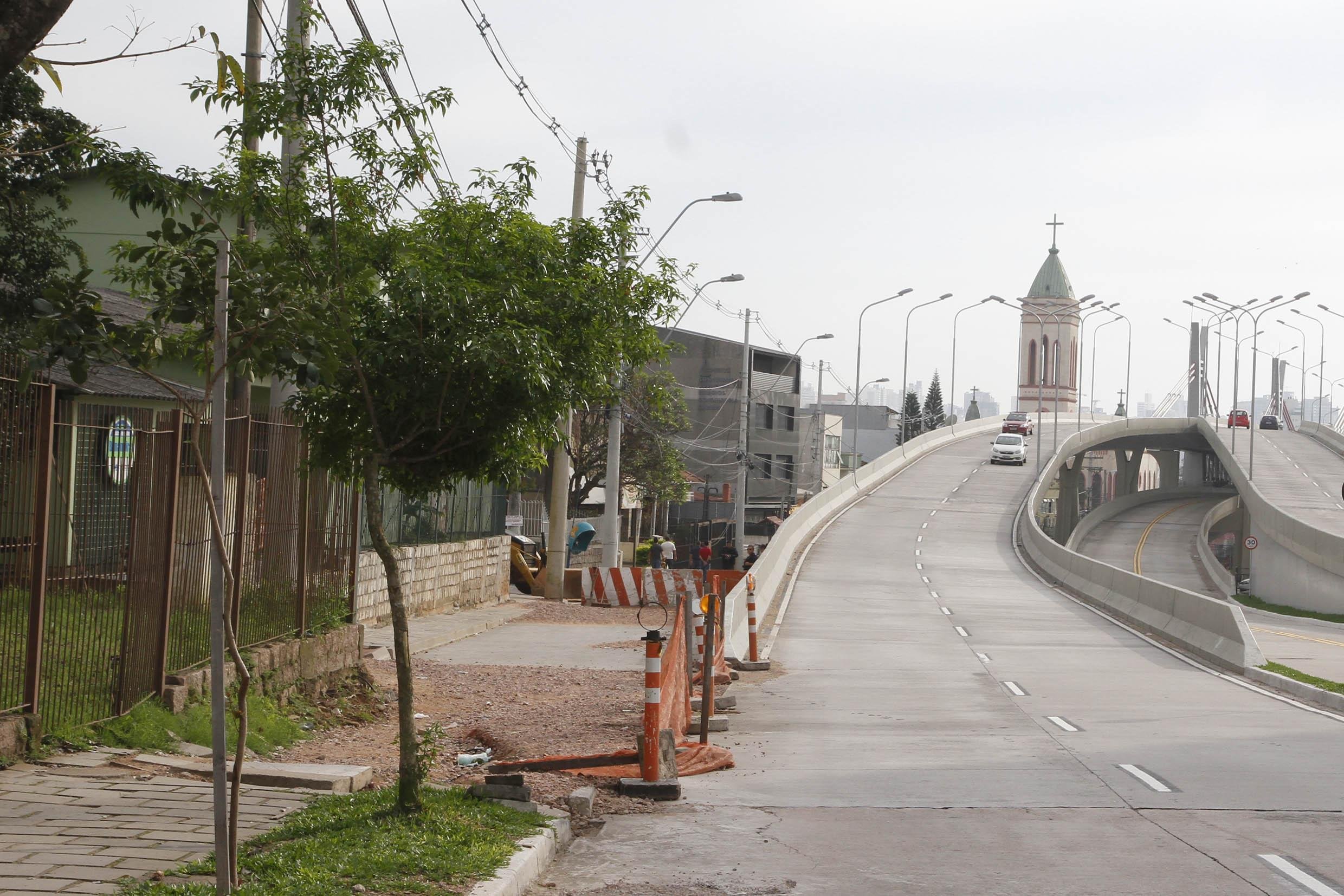 Viaduto dever&aacute; ser entregue em mar&ccedil;o de 2016