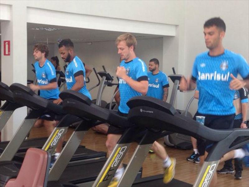  	Jogadores que n&atilde;o atuaram contra o Atl&eacute;tico-MG realizaram atividade na sala de muscula&ccedil;&atilde;o