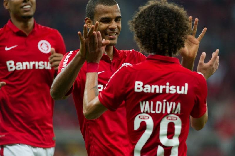 Argel define Inter no esquema 4-4-2