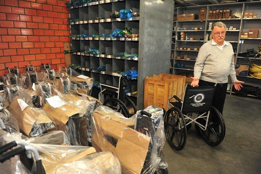 Trabalho do Rotary Club, de responsabilidade de Kayser, promove empr&eacute;stimo de cadeiras