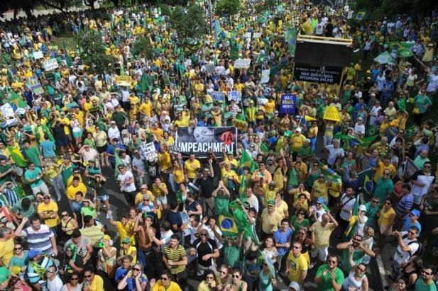 Em mar&ccedil;o, protesto contra Dilma encheu Parc&atilde;o