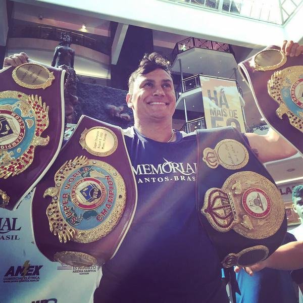 Pop&oacute; volta ao boxe com vit&oacute;ria por nocaute no 3&ordm; round