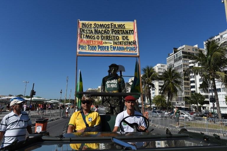 Manifestantes come&ccedil;am a se concentrar em v&aacute;rias capitais