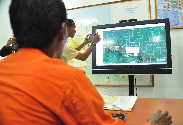 Habitantes de Papua afirmam ter achado avi&atilde;o que caiu na Indon&eacute;sia