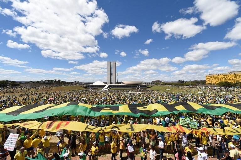 Manifestantes est&atilde;o reunidos em v&aacute;rias cidades brasileiras