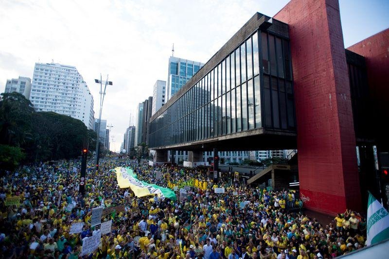 Protesto em S&atilde;o Paulo re&uacute;ne 350 mil segundo a PM