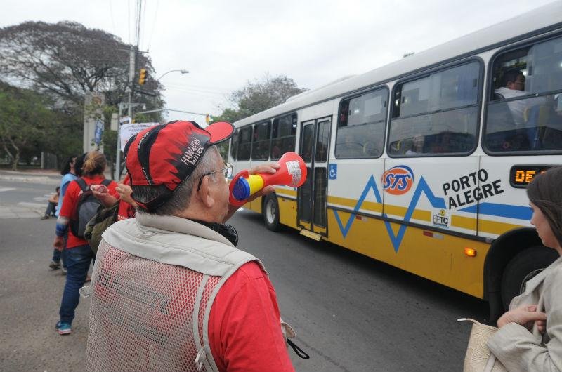 Manifestantes devem se reunir com outras categorias, no final da manh&atilde; desta ter&ccedil;a-feira