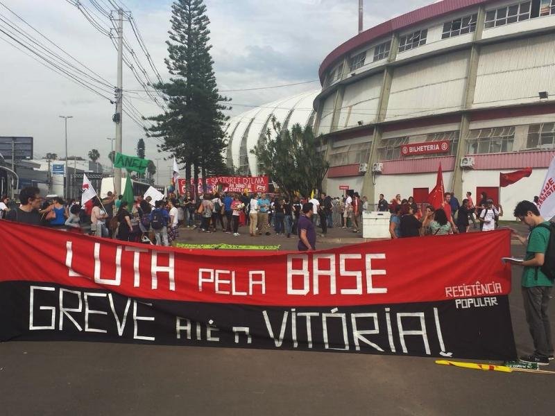 Professores realizam assembleia na manh&atilde; desta ter&ccedil;a