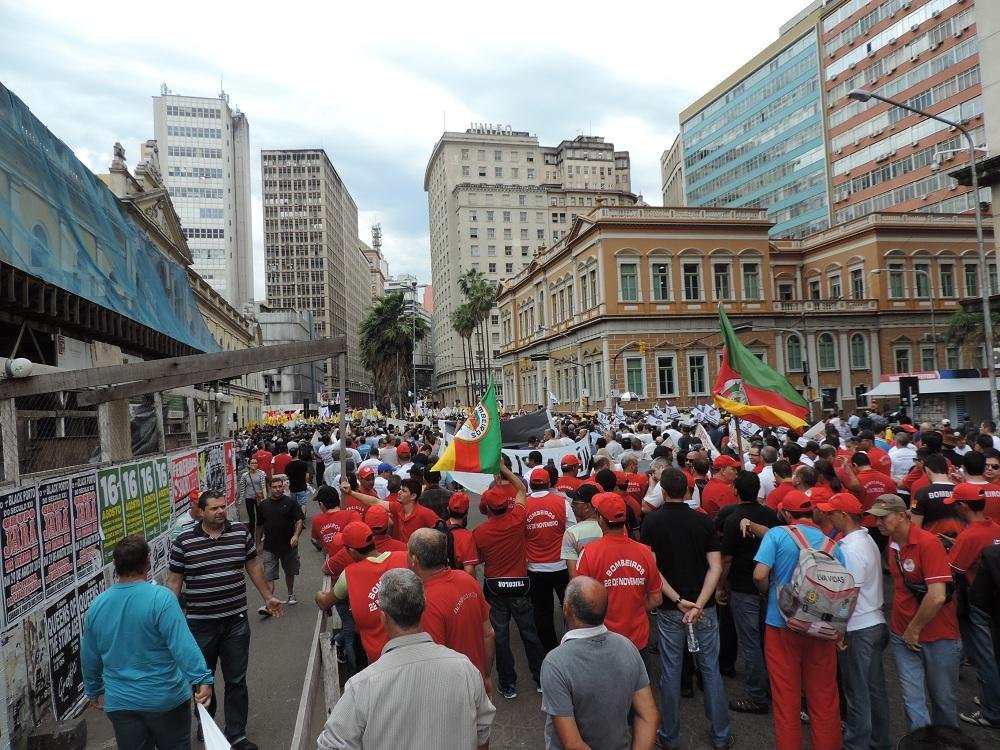 Manifesta&ccedil;&atilde;o dos servidores prejudica deslocamentos na regi&atilde;o central da Capital
