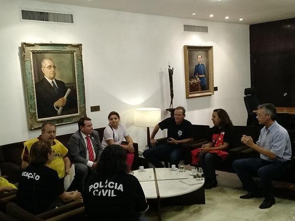 Representates das categorias em greve se reuniram com Edson Brum (PMDB)