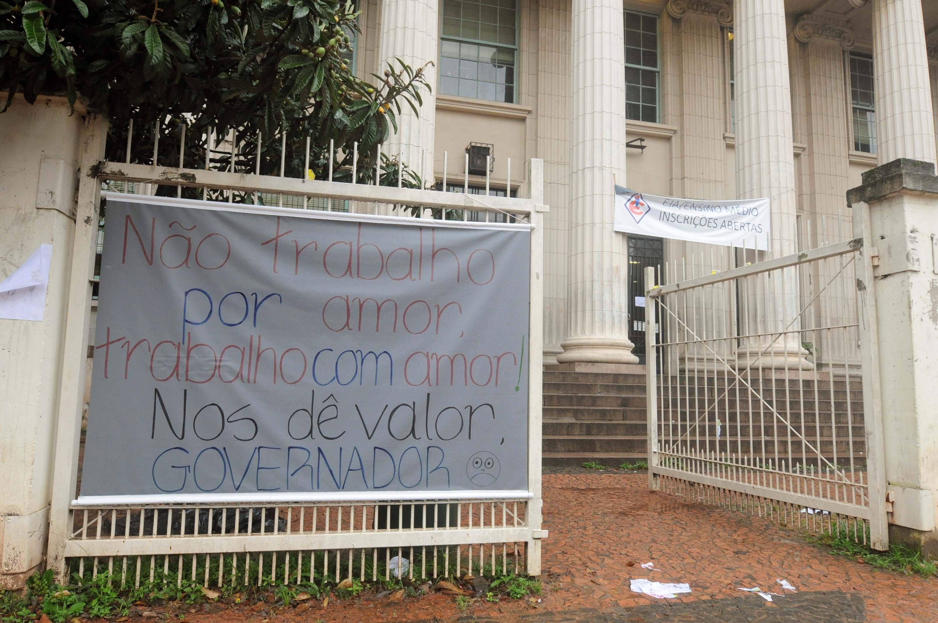 Instituto de educa&ccedil;&atilde;o est&aacute; com 20% dos professores em sala de aula e apenas 3% de alunos