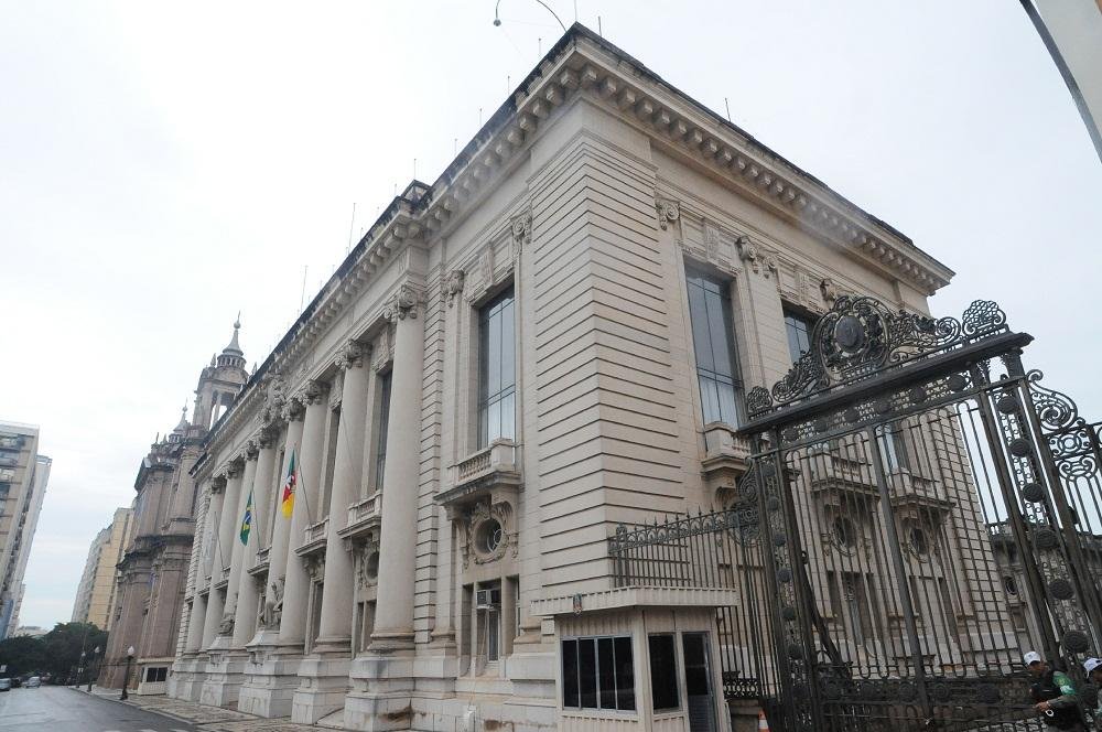 Foi solicitada uma an&aacute;lise de medidas judiciais para o desbloqueio das contas do Estado