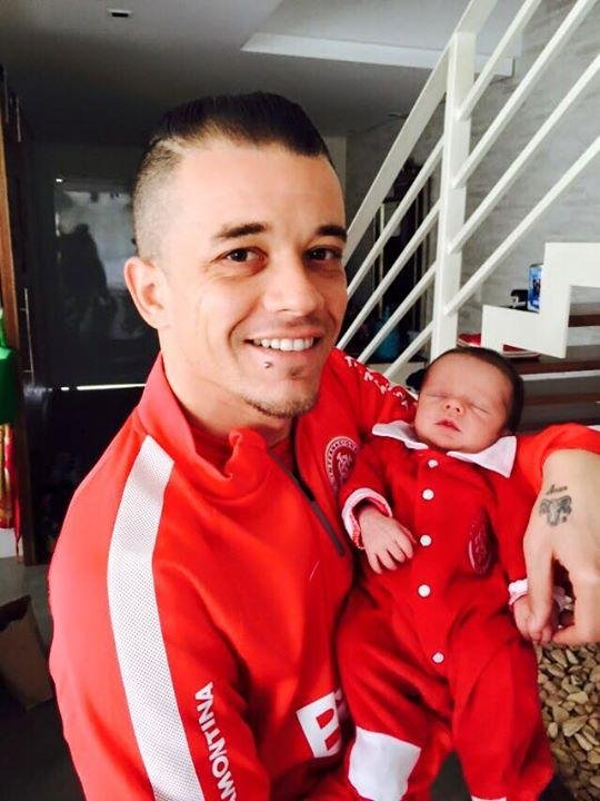 Terceiro filho de D&acute;Alessandro nasceu na &uacute;ltima sexta-feira