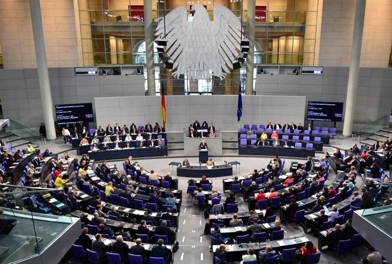 Parlamento alem&atilde;o aprova novo plano de resgate &agrave; Gr&eacute;cia